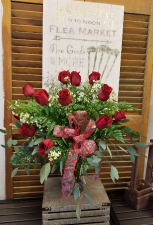 1 DOZEN PREMIUM ROSES Vase Arrangement