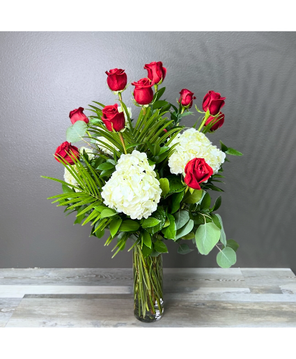 1 Dozen Red Rose with Hydrangea Vase Arrangement