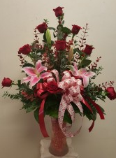 1 dozen roses round design in a nice elegant vase Birth Day