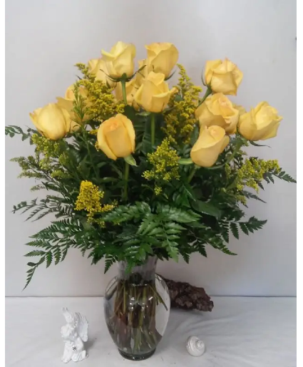 1 Dozen Yellow Roses ina clear Vase 12 Yellow Roses