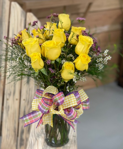 1 Dozen Yellow Roses Large Vase Arrangement 