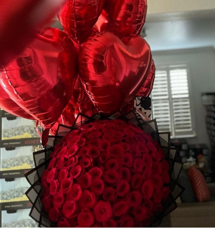 100 Red Roses bouquet of red roses
