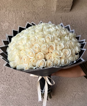 100 white roses 