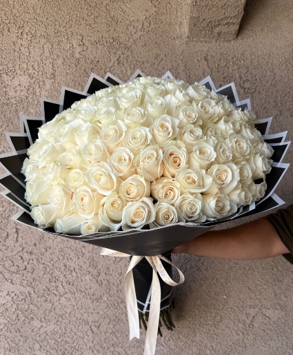 100 white roses 