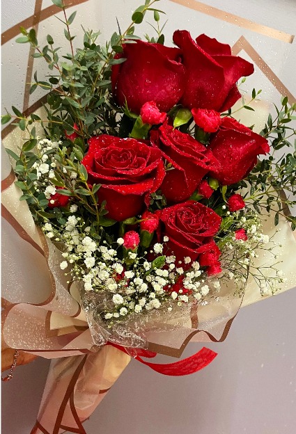 1/2 Dozen  Hand Carry Bouquet birthday / Anniversary/Mother's Day