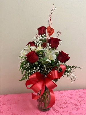 1/2 Dozen red roses in vase 