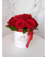 12 Greensical Red Roses 