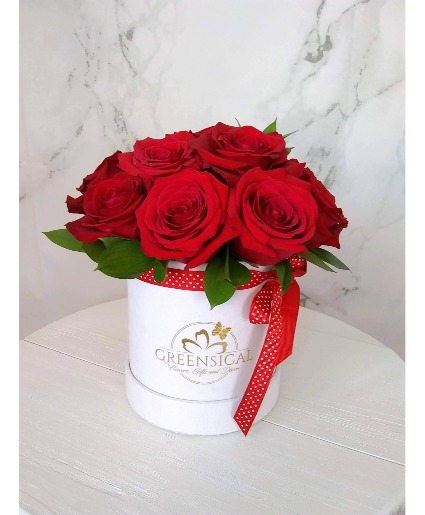 12 Greensical Red Roses