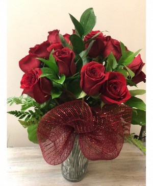 12 large Red I Love You Roses In A Vase 12 large Red Roses in a Vase Arranged!