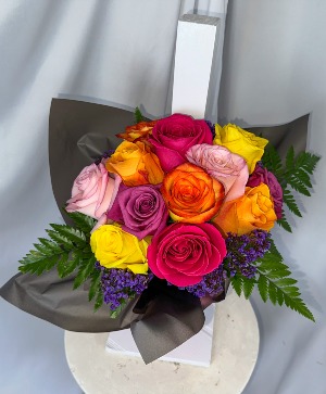 12 Random Roses - DESIGNERS CHOICE 12 mix roses 