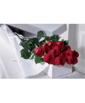 12 Red Roses in Gift Box 