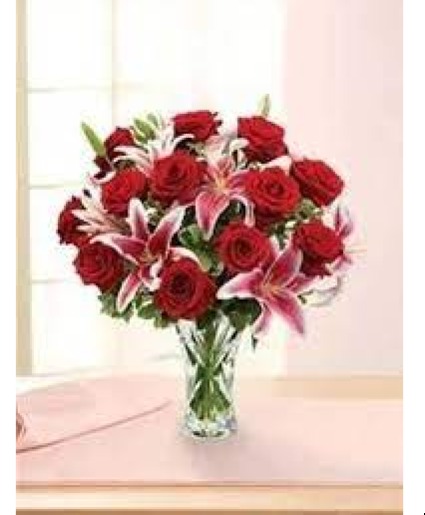 12 RED ROSES WITH STARGAZER  