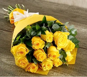 12 Wrapped yellow Yellow rose bouquet