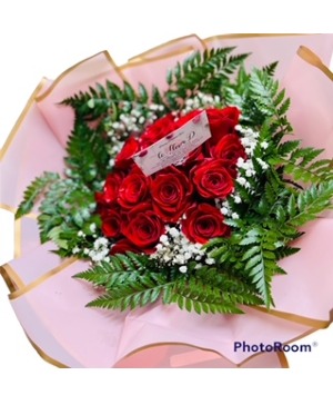 18 Ecuadorian Roses  La Vida Bouquet 