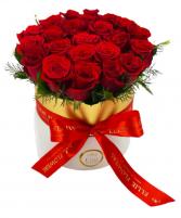  Red Roses of Love (box is black color)