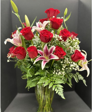 2 Dozen Rose Vase in Kettering, OH | FLOWERAMA 2 Dozen Rose Vase in Kettering, OH | FLOWERAMA