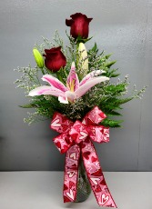 2 rose and a lily Vase arrangement 