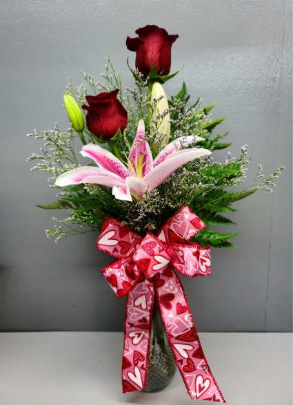 2 rose and a lily Vase arrangement 