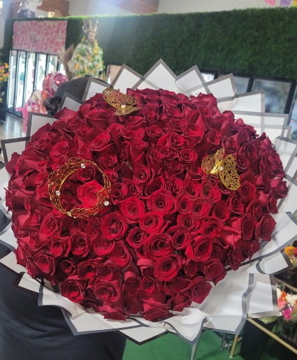 200 red roses buchon 
