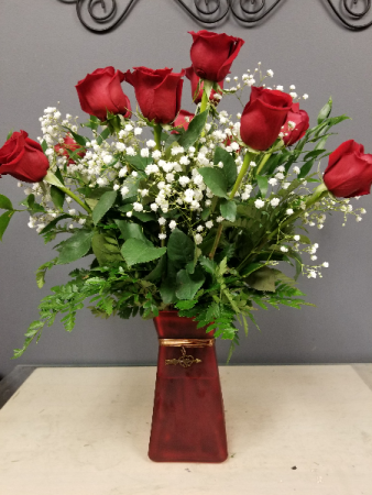 DODOS VALENTINES DOZEN IN RED OR PINK VASE (MAY VARY)