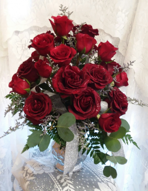 2 dozen roses in a vase 