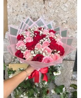 24 Pink and white Roses Ramo 