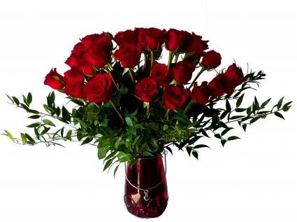 Red Roses with Magnificent Vase Red Roses Arrangement