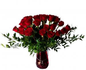 Red Roses with magnificent vase Red Roses Arrangement in Miami, FL | FLOWERTOPIA Red Roses with magnificent vase Red Roses Arrangement in Miami, FL | FLOWERTOPIA