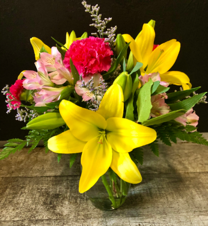 $25 Summer Flower Special Vased Fresh Arrangement