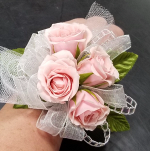 4 pink rose corsage 