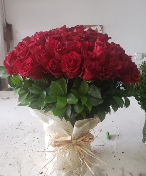 48 roses vase 