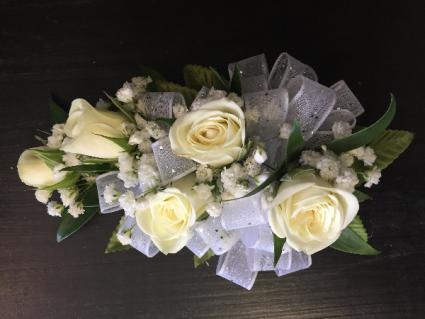 5 Sweet Heart Rose with Baby's Breath Corsage