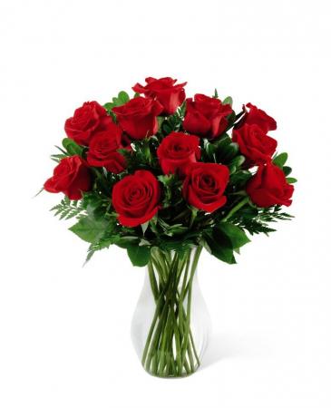 50 cm Long Stemmed Red Roses Vased Arrangement in Saskatoon, SK | QUINN & KIM'S FLOWERS