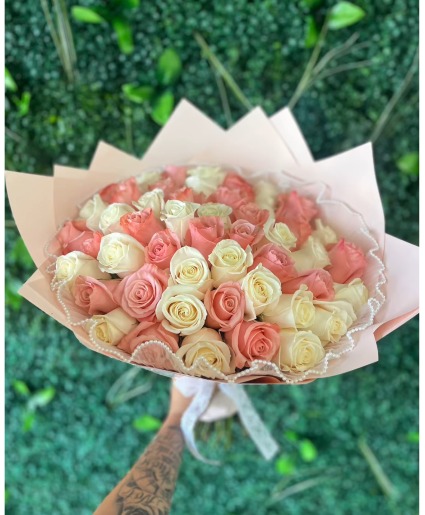 50 Pink/White Rose Ramo