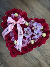 50 Roses in The Pretty Box Luxury Box