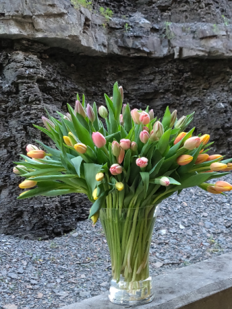 50/80/100 Tulips Custom Vase