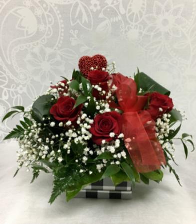 6 Red roses in box with heart  