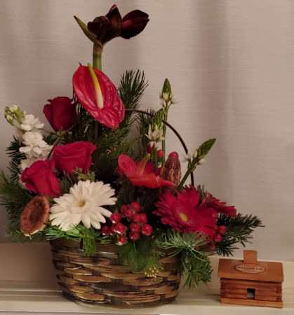 8FR000078 APPALACHIAN CHRISTMAS Basket Arrangement