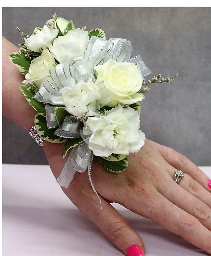 #9 White mixed corsage Corsage