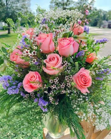 A Bougee Dozen  Pink Roses in Amory, MS | Amory Flower Shop