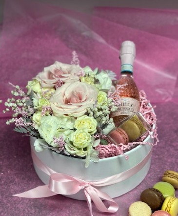 A gift For Mom - Hat Box  in Etobicoke, ON | THE POTTY PLANTER FLORIST