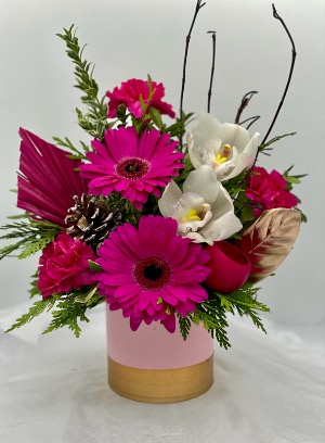 A little pink Christmas  Pink ceramic vase with gold 