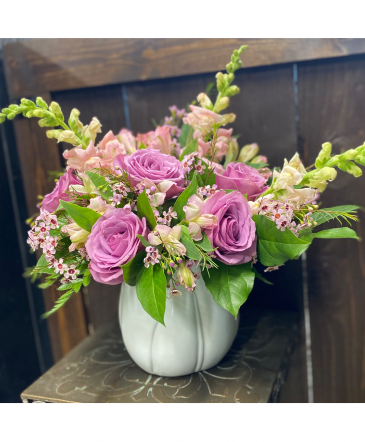 A Mother’s Love Signature Vase Arrangement in Nederland, TX | Sparkle and Co. Florist