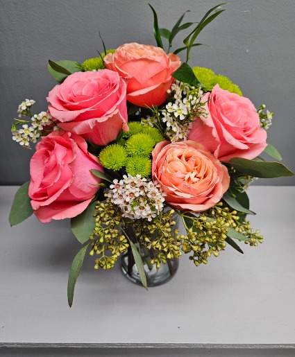 A Pinch of Peach Fresh Flower Arrangement