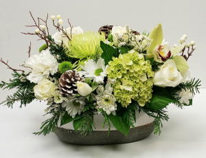 A Snowy Christmas Compact  Arrangement