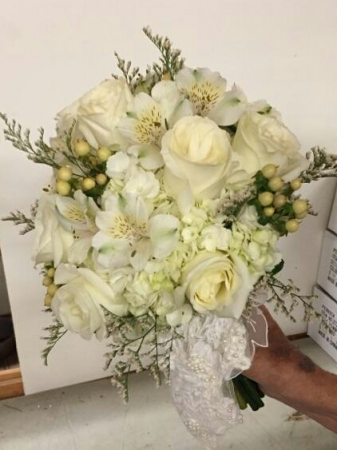 A White With Heirloom Kerchief Bouquet