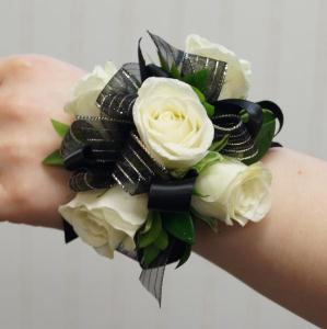 HOMECOMING CORSAGE Select ribbon and rose color