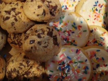 6 Iced Sugar OR 6 Chocolate Chunk Cookies FOR 12.00, select 25.00 for 6 iced sugar AND 6 chocolate chunk. OR ALL OF ONE FLAVOR..TELL US IN SPECIAL INSTRUCTIONS AREA.