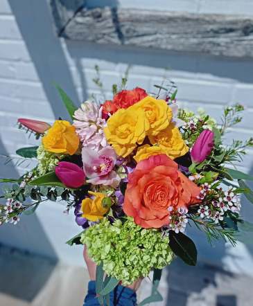 Admi  Professional Day Arrangement  Designer's Choice in Glastonbury, CT | THE FLOWER DISTRICT