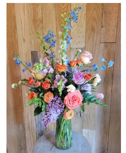 Airy and Bright Arrangement in a vase